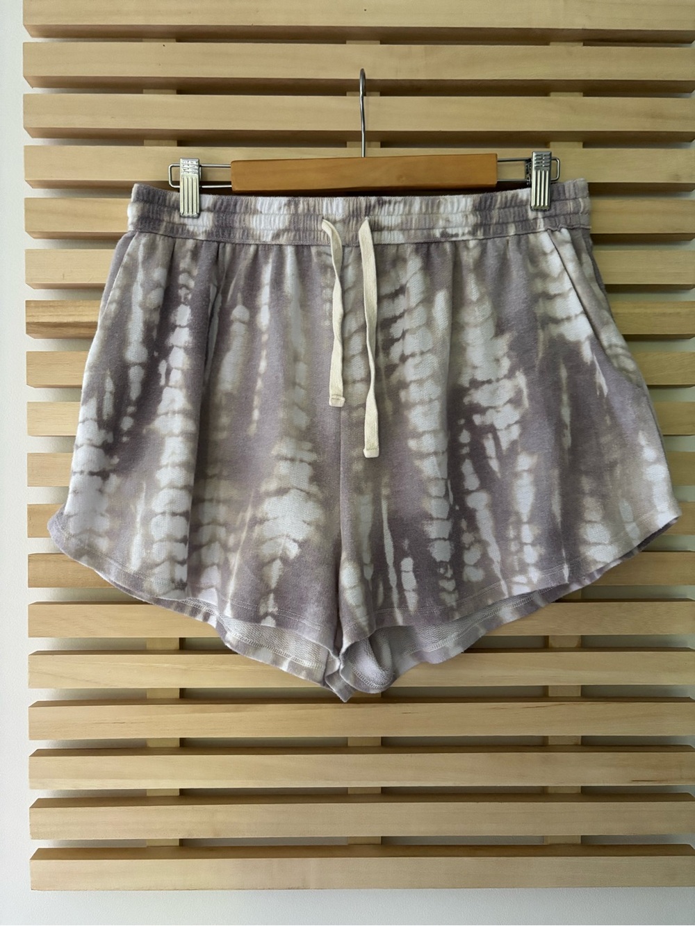 Lounge Set Dress Forum Los Angeles | Hoodie & Shorts | Size L | Cute & Comfy - Picture 5 of 8